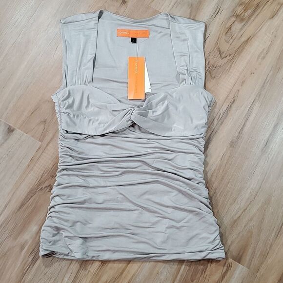 🔸️NWT Cynthia Steffe Light Gray Ruched Fitted Sleeveless Top Large - Picture 1 of 9